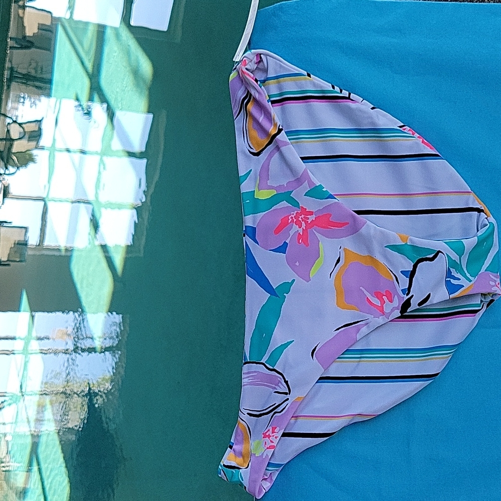 🆕️ SO Reversible Bikini Bottoms Floral/Stripes Size: XXL